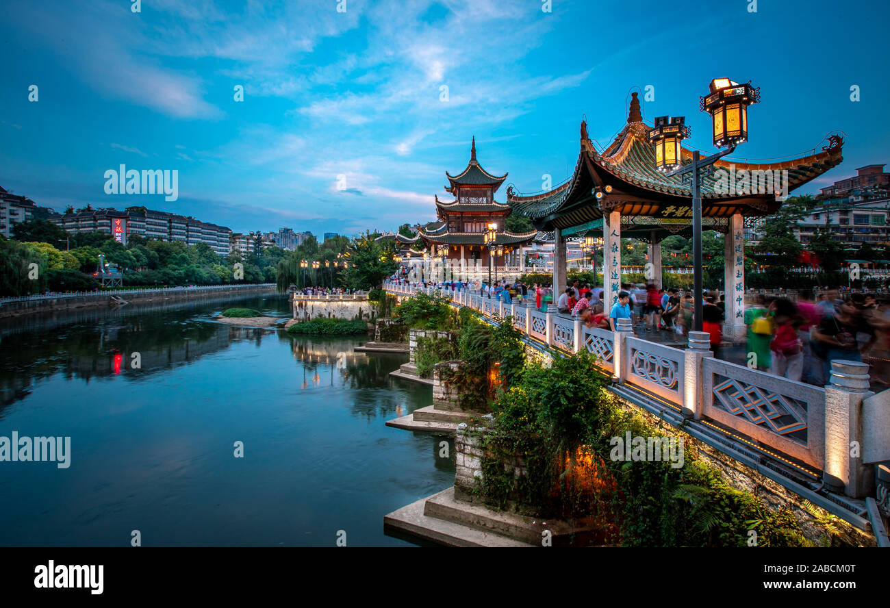 Jia Xiu Pavilion a livello locale un luogo di attrazione turistica, termina la sua ristrutturazione e attirare l'attenzione dovuta alla sua bellezza nella città di Guiyang, southwest ch Foto Stock