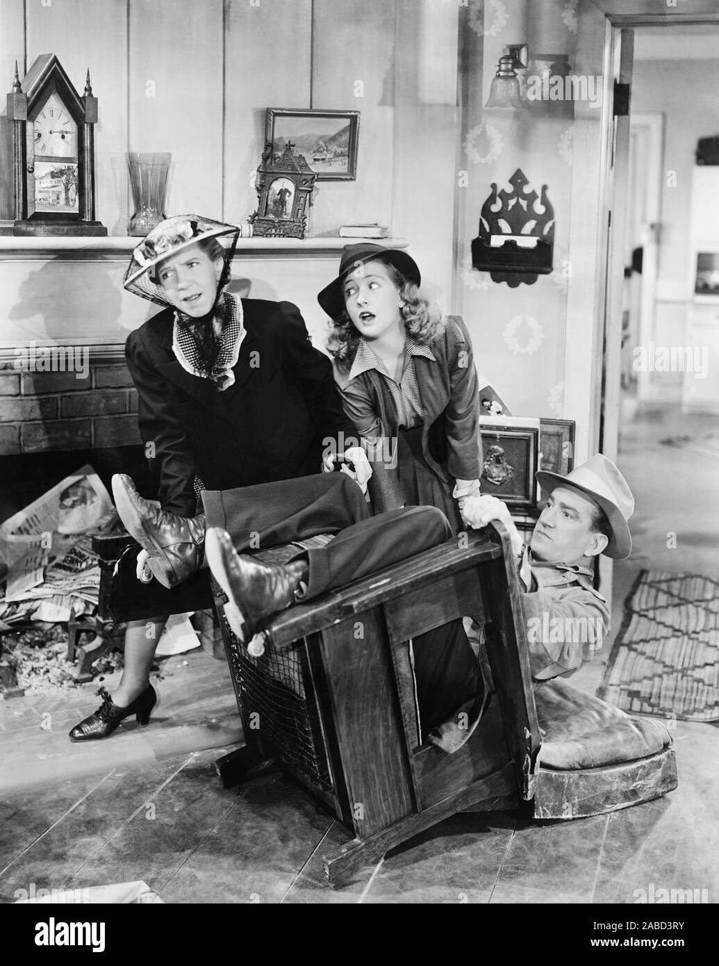 NANCY DREW... TROUBLE SHOOTER, da sinistra: Renie Riano, Bonita Granville, John Litel, 1939 Foto Stock