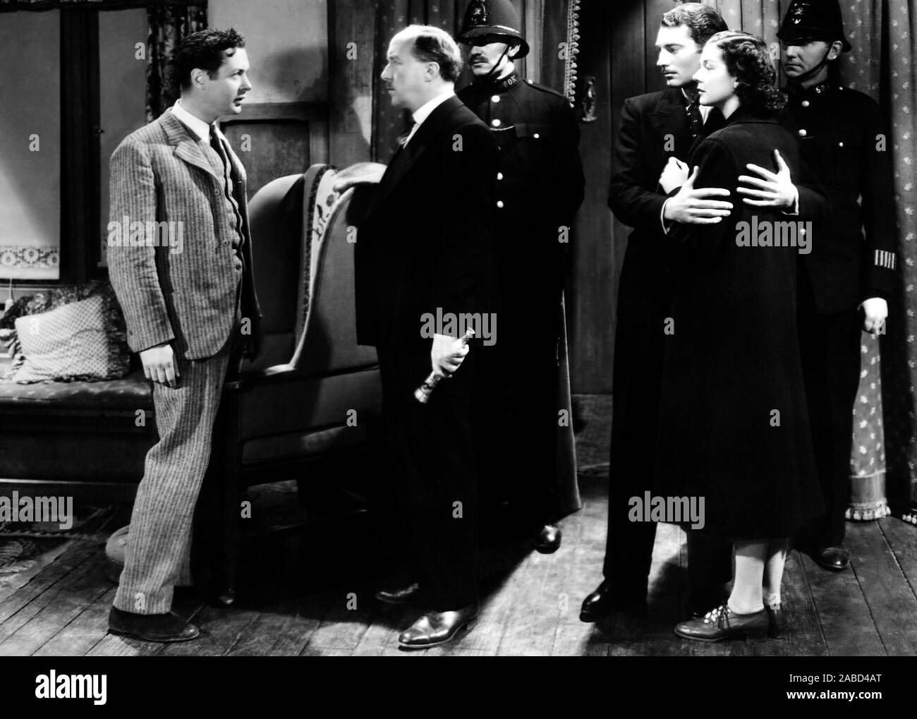 Notte deve cadere, da sinistra, anteriore, Robert Montgomery, Matthew Boulton, Alan Marshal, Rosalind Russell, 1937 Foto Stock
