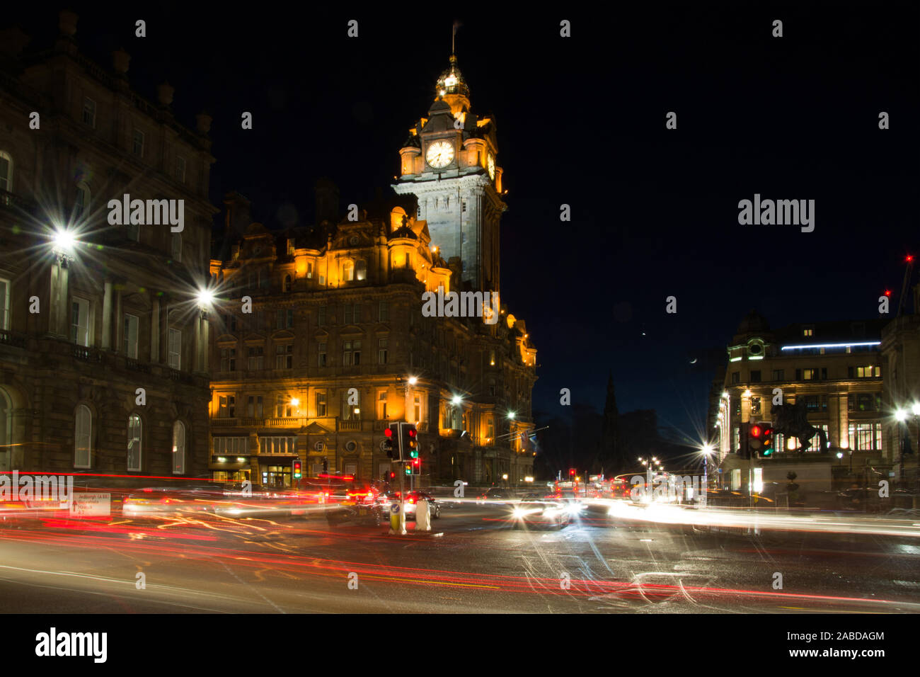 Nachtaufnahme von Edimburgo in Schottland, aufgenommen im Februar. Foto Stock