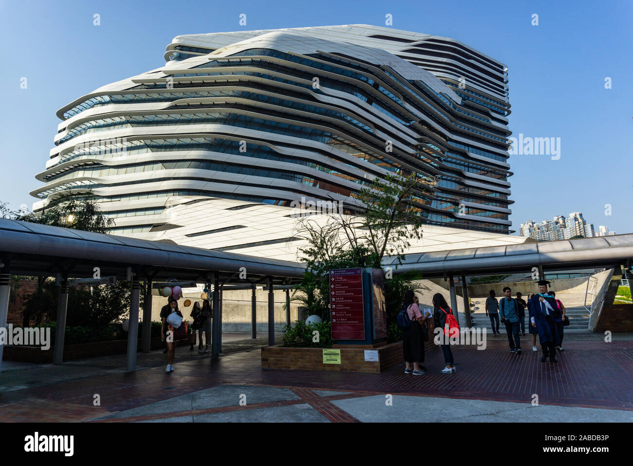 Occupato moderno campus universitario nella RAS di Hong Kong Cina Foto Stock