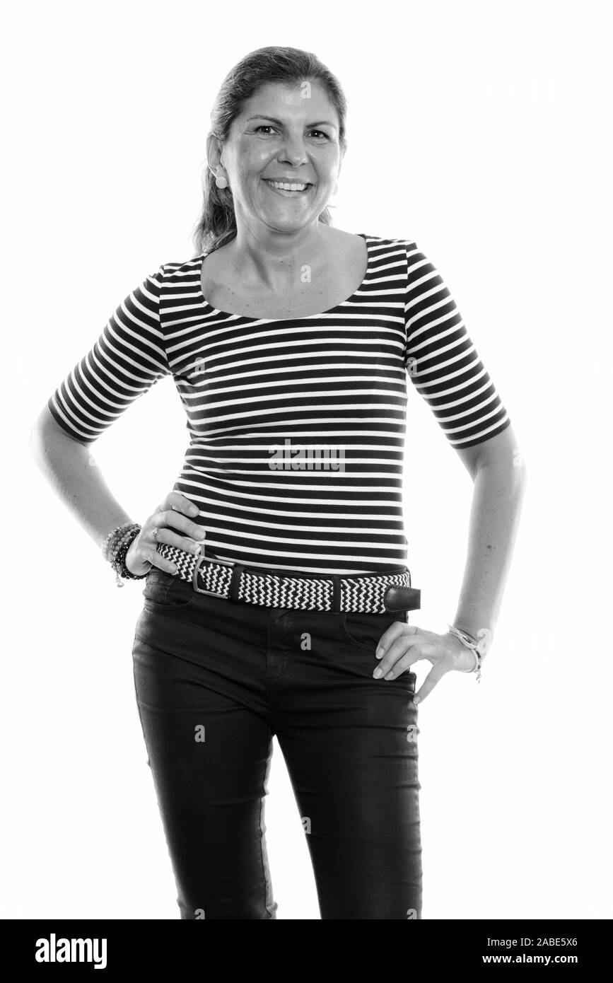 Studio shot di coppia felice donna sorridente e posa Foto Stock