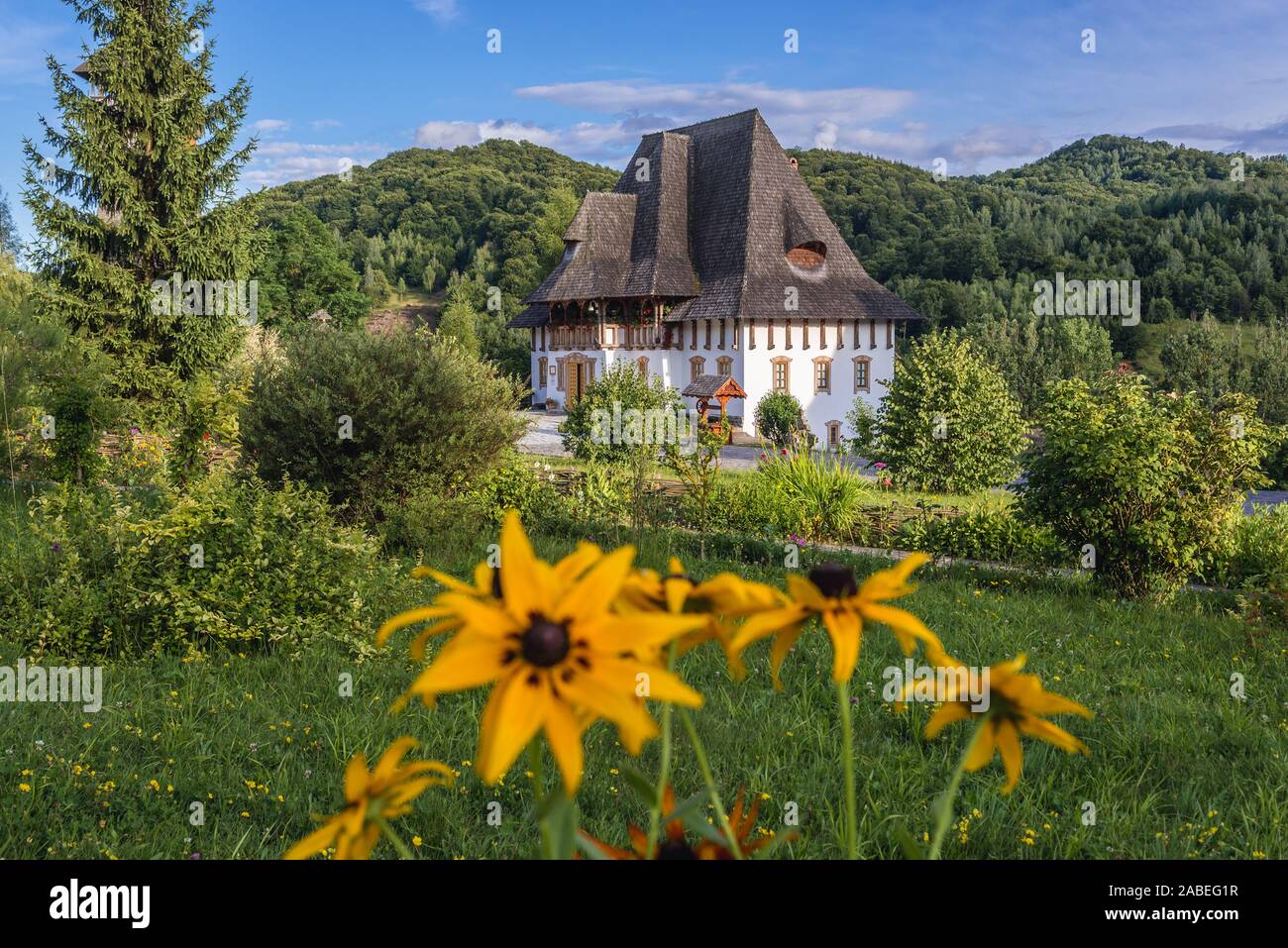 Museo delle icone e libri rari nel monastero nel villaggio di Barsana, situato in Maramures Contea di Romania Foto Stock