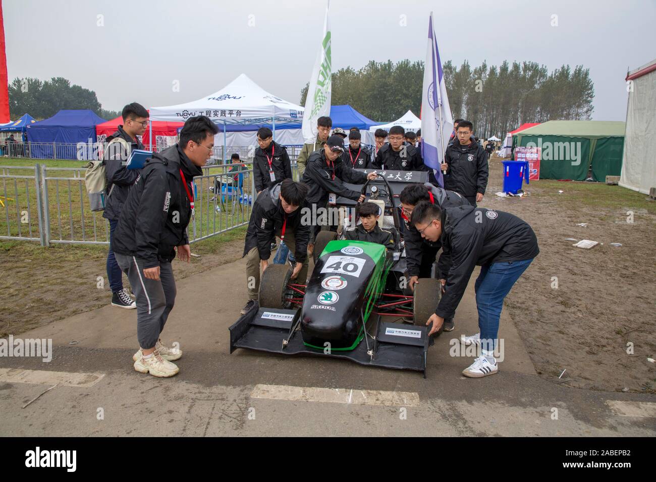 Hanno partecipato gli studenti e la loro auto-prodotta formule per preparare le prossime gare in Formula Student Cina 2019 in Xiangyang city, centrale Foto Stock