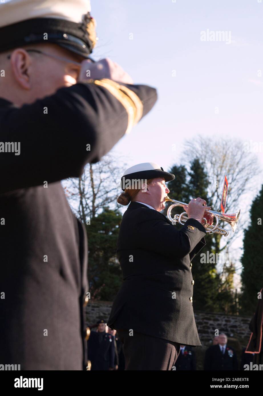 Naval Bugler giocando l'Ultimo Post e ricordo, servizio Helensburgh, Scozia Foto Stock