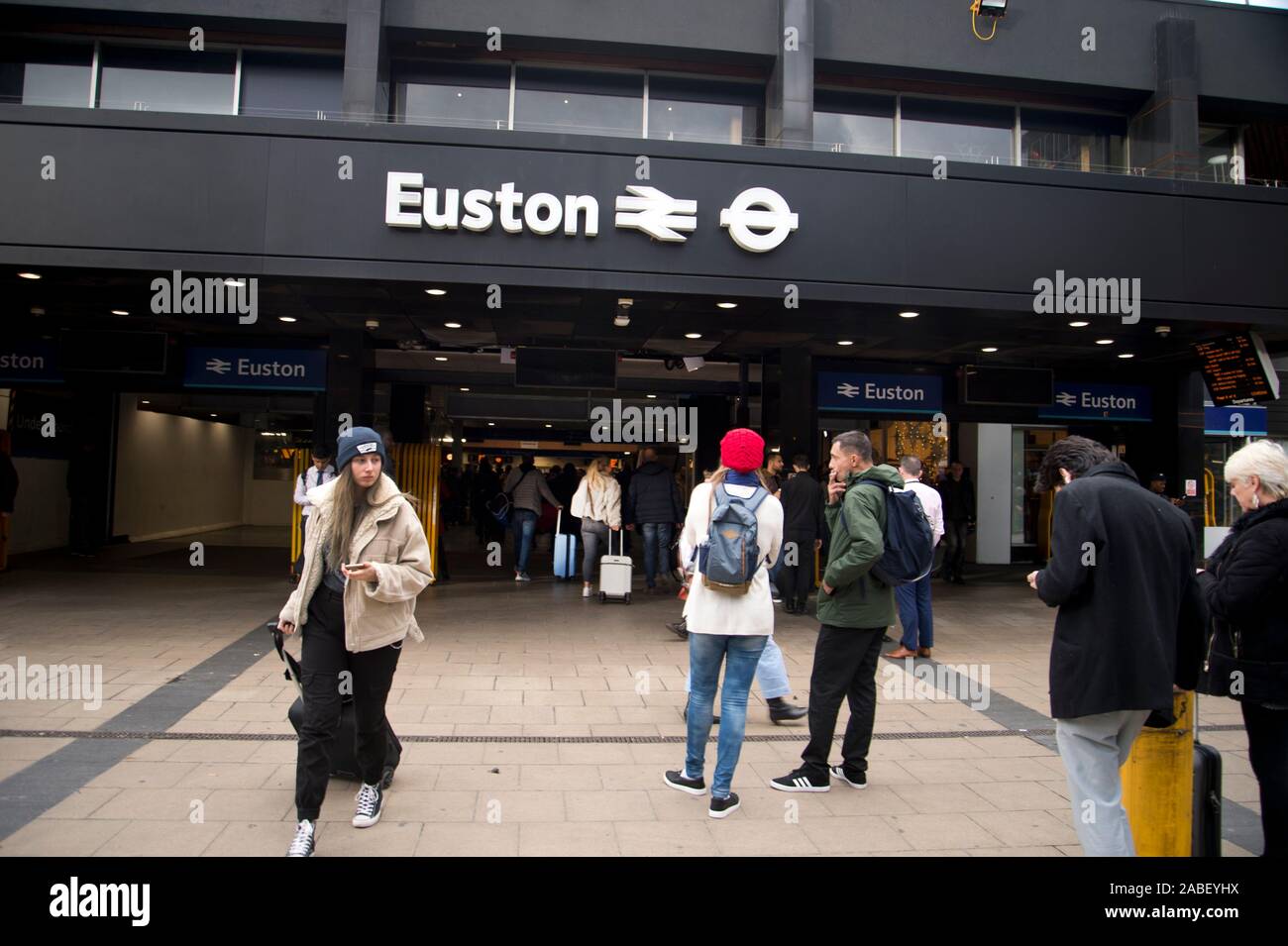 Londra, novembre 2019. La stazione di Euston. Foto Stock