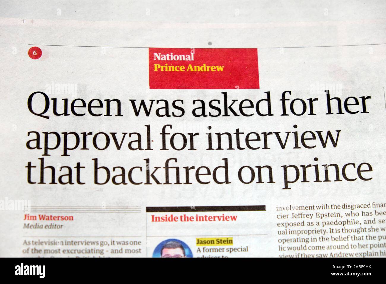 "Queen è stata chiesta la sua approvazione per l'intervista che ha retroacceso sul principe" Andrew Inside page Guardian giornale headline 18 novembre 2019 Londra UK Foto Stock