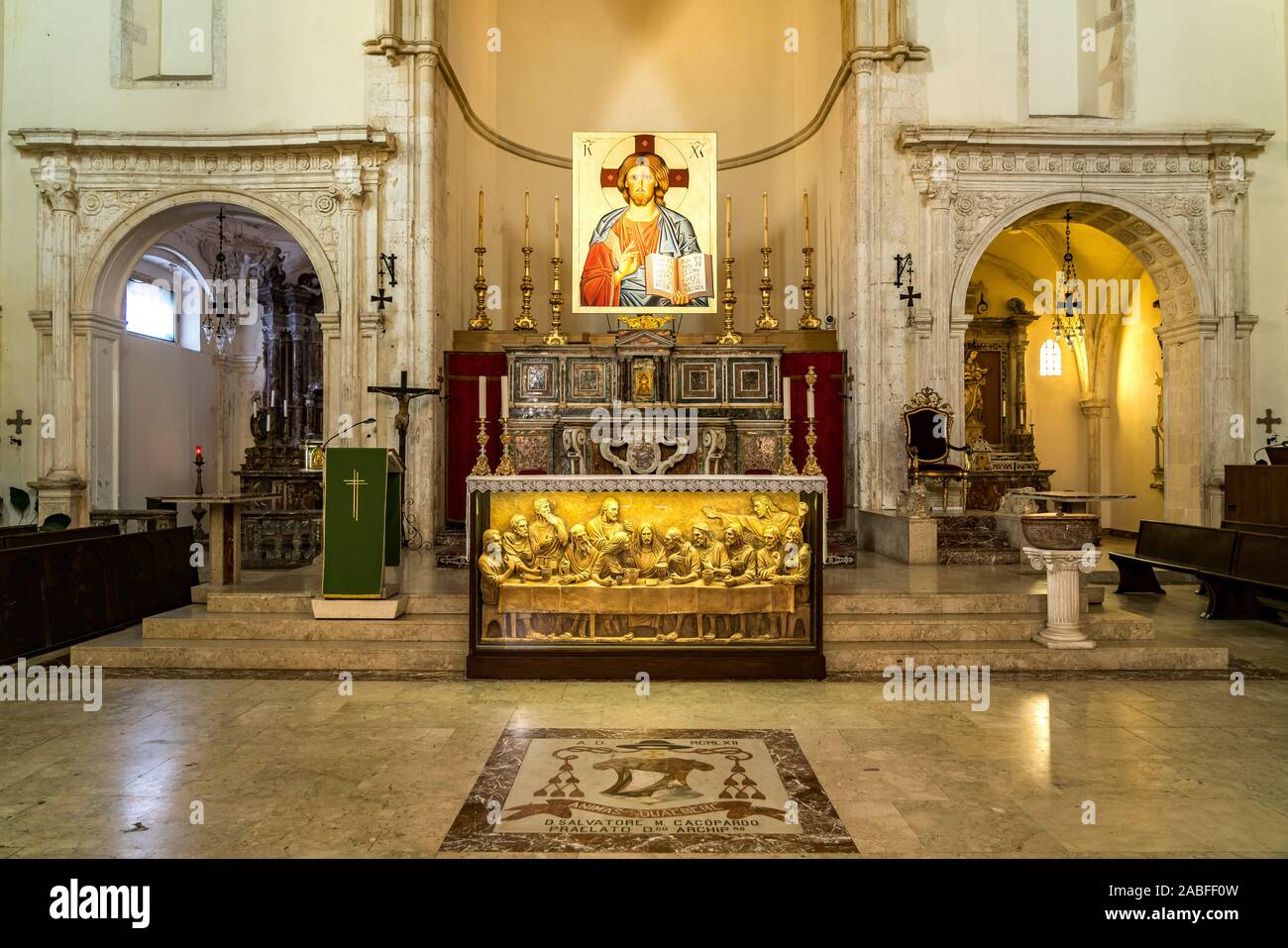 Altare im Dom San Nicolo, Taormina, Sizilien, Italien, Europa | Taormina Chiesa Cattedrale di San Nicola altare, Taormina, Sicilia, Italia, Europa Foto Stock