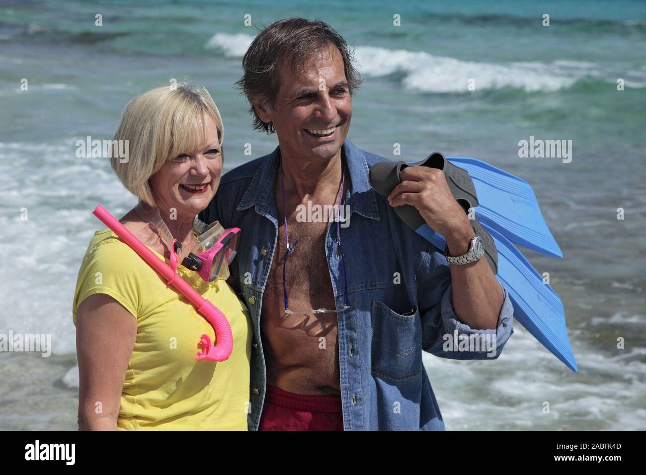 Senioren - Paar am Strand von Ibiza Foto Stock