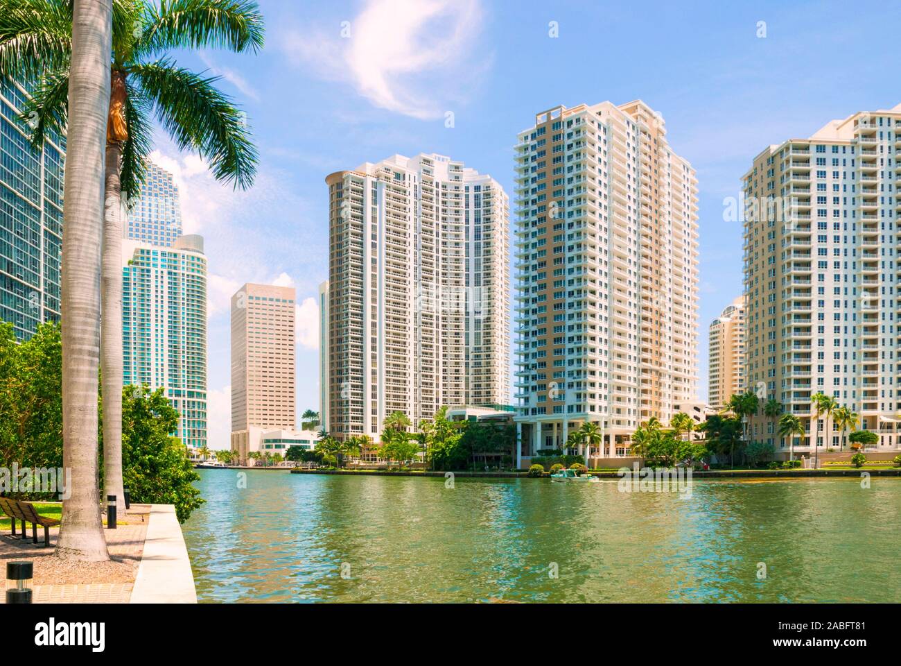 Vista dei grattacieli di Brickell Key nel centro cittadino di Miami, Stati Uniti d'America Foto Stock