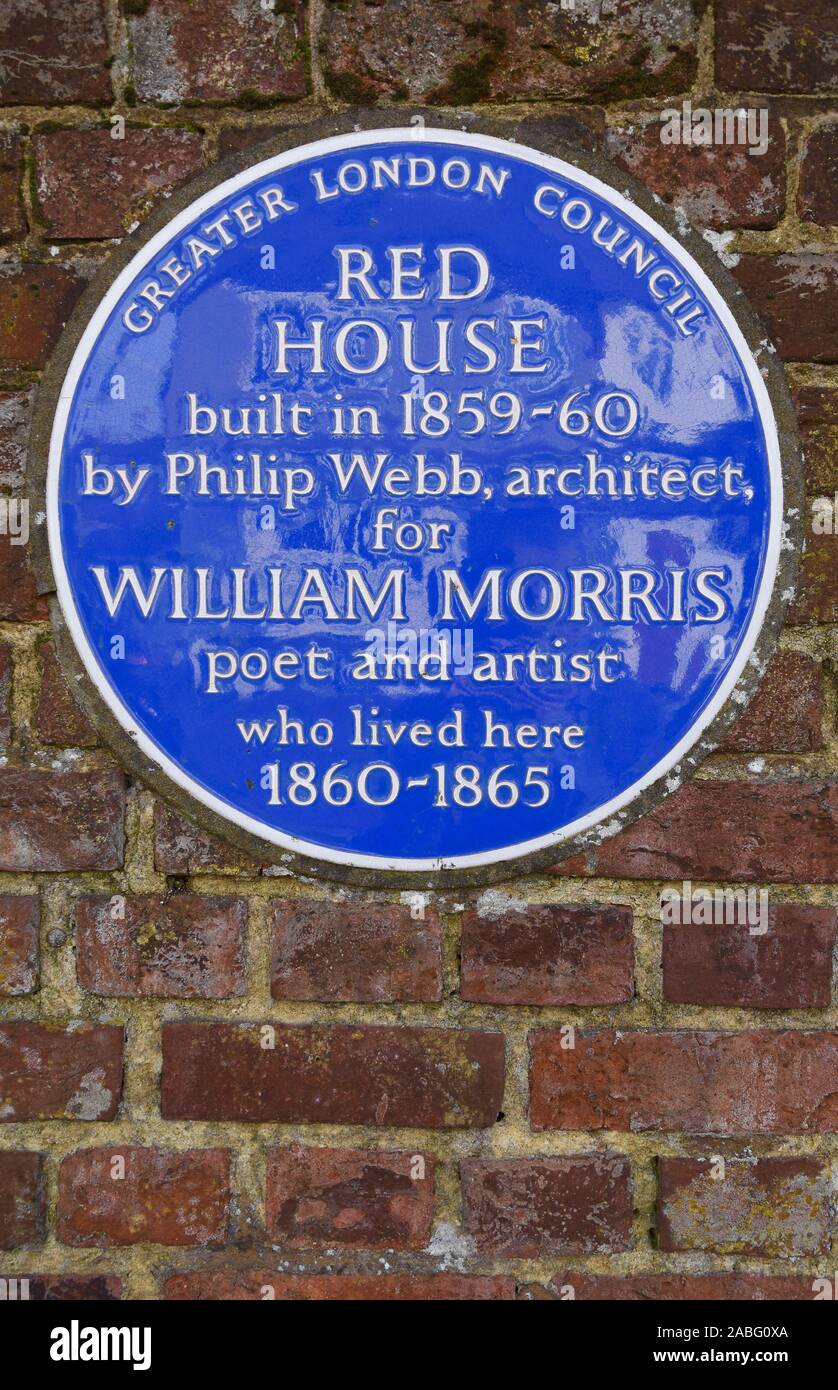 Placca blu. Casa Rossa costruita da Philip Webb architetto per il poeta e artista William Morris, Bexleyheath, Kent. REGNO UNITO Foto Stock