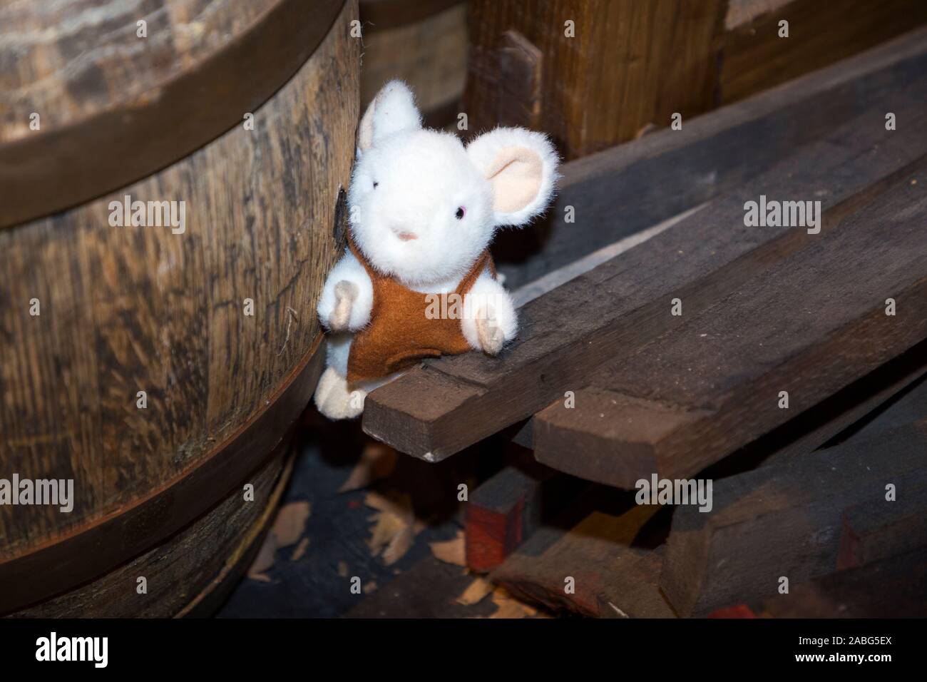 Giocattolo morbido mouse posizionato strategicamente per bambini di scoprire su topi trail caccia al museo di esplosione della potenza di fuoco navale; la Royal Navy dell ex deposito degli armamenti di Priddy's Hard, a Gosport. Regno Unito (105) Foto Stock