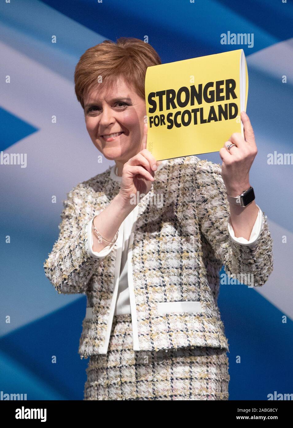 Primo Ministro Nicola Storione al SNP generale manifesto elettorale lanciare a SWG3, Glasgow, durante la campagna elettorale. Foto di PA. Picture Data: Mercoledì 27 Novembre, 2019. Vedere PA storia politica elezione. Foto di credito dovrebbe leggere: Jane Barlow/PA FILO Foto Stock