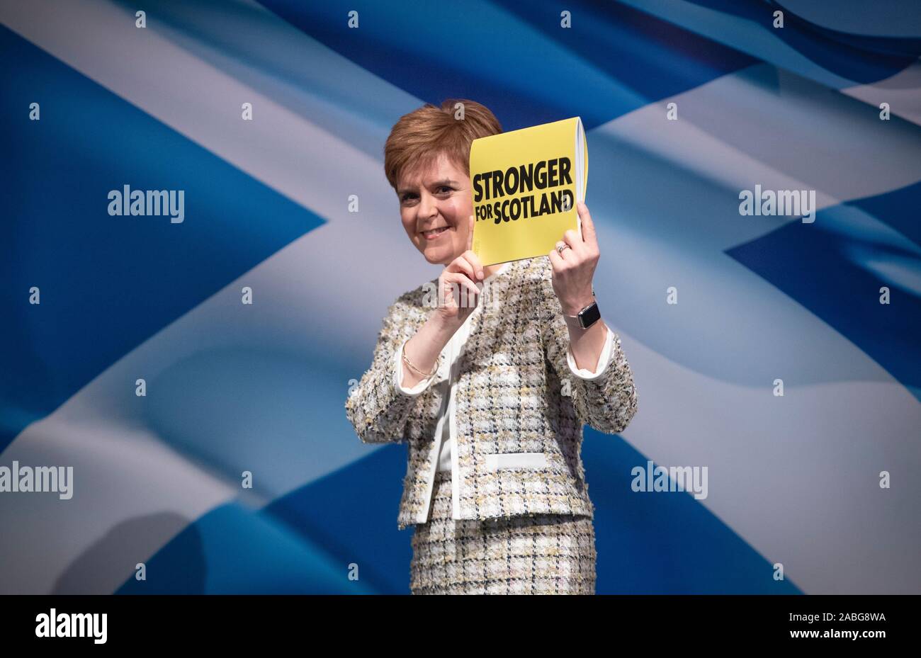 Primo Ministro Nicola Storione al SNP generale manifesto elettorale lanciare a SWG3, Glasgow, durante la campagna elettorale. Foto di PA. Picture Data: Mercoledì 27 Novembre, 2019. Vedere PA storia politica elezione. Foto di credito dovrebbe leggere: Jane Barlow/PA FILO Foto Stock
