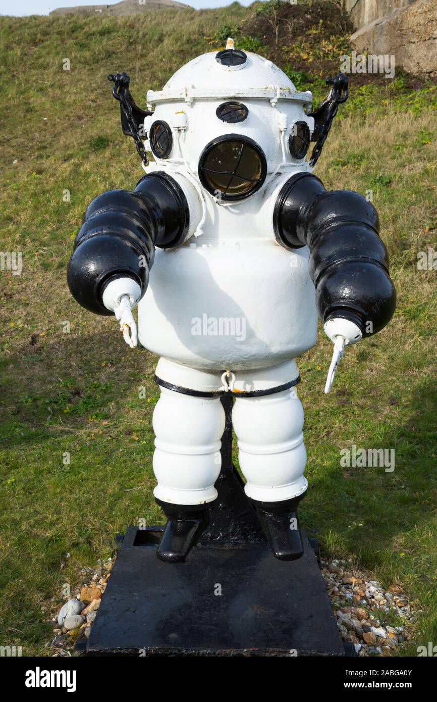 Pressione atmosferica Muta ( annunci ) da Neufeldt e Kuhnke / attrezzatura subacquea display. Esterno del Museo di immersioni, Gosport. Hampshire / Hants. Regno Unito (105) Foto Stock