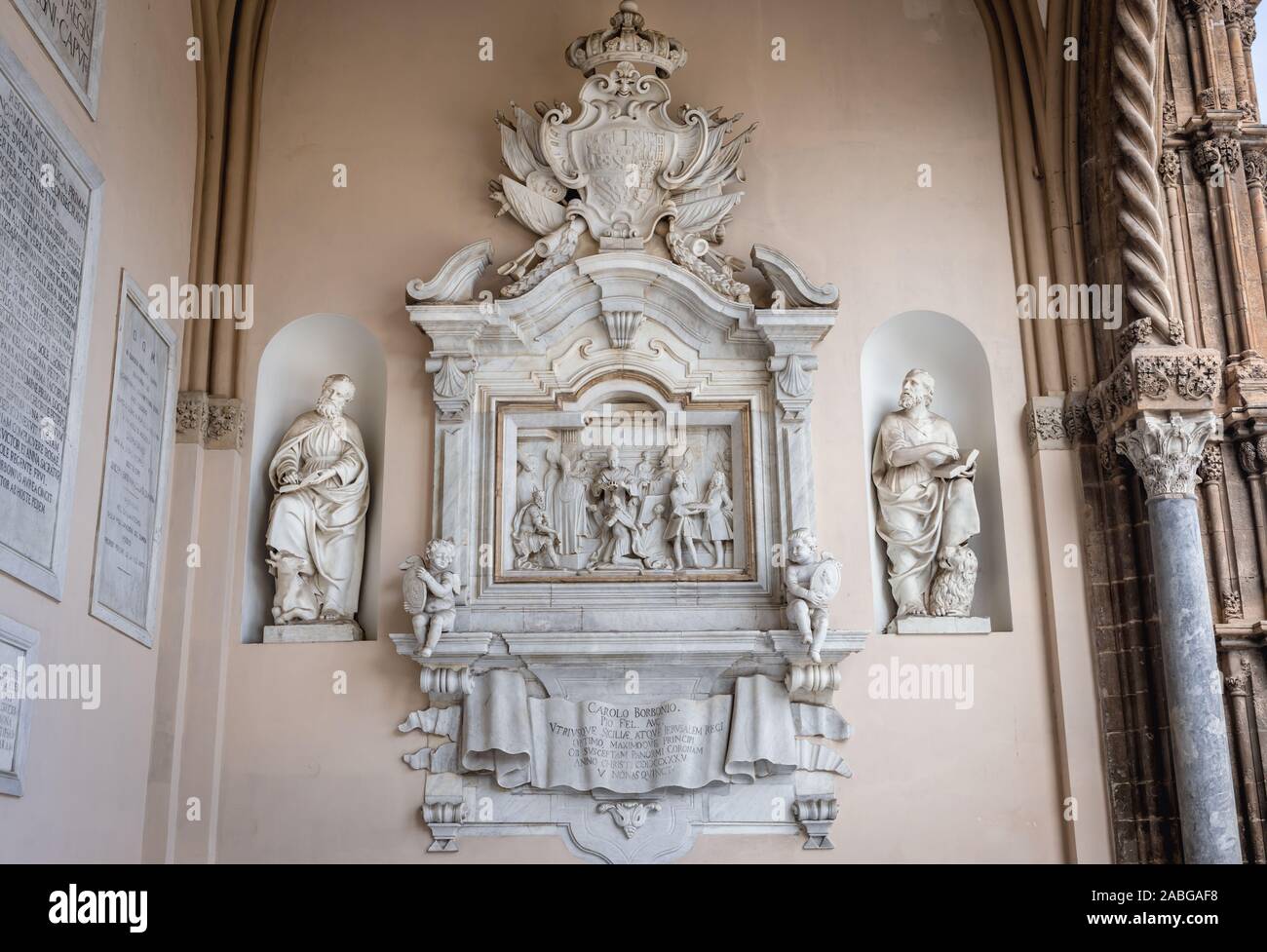 Portico meridionale della Cattedrale metropolitana dell Assunzione della Vergine Maria nella città di Palermo del sud dell'Italia, la capitale della regione autonoma di Sic Foto Stock