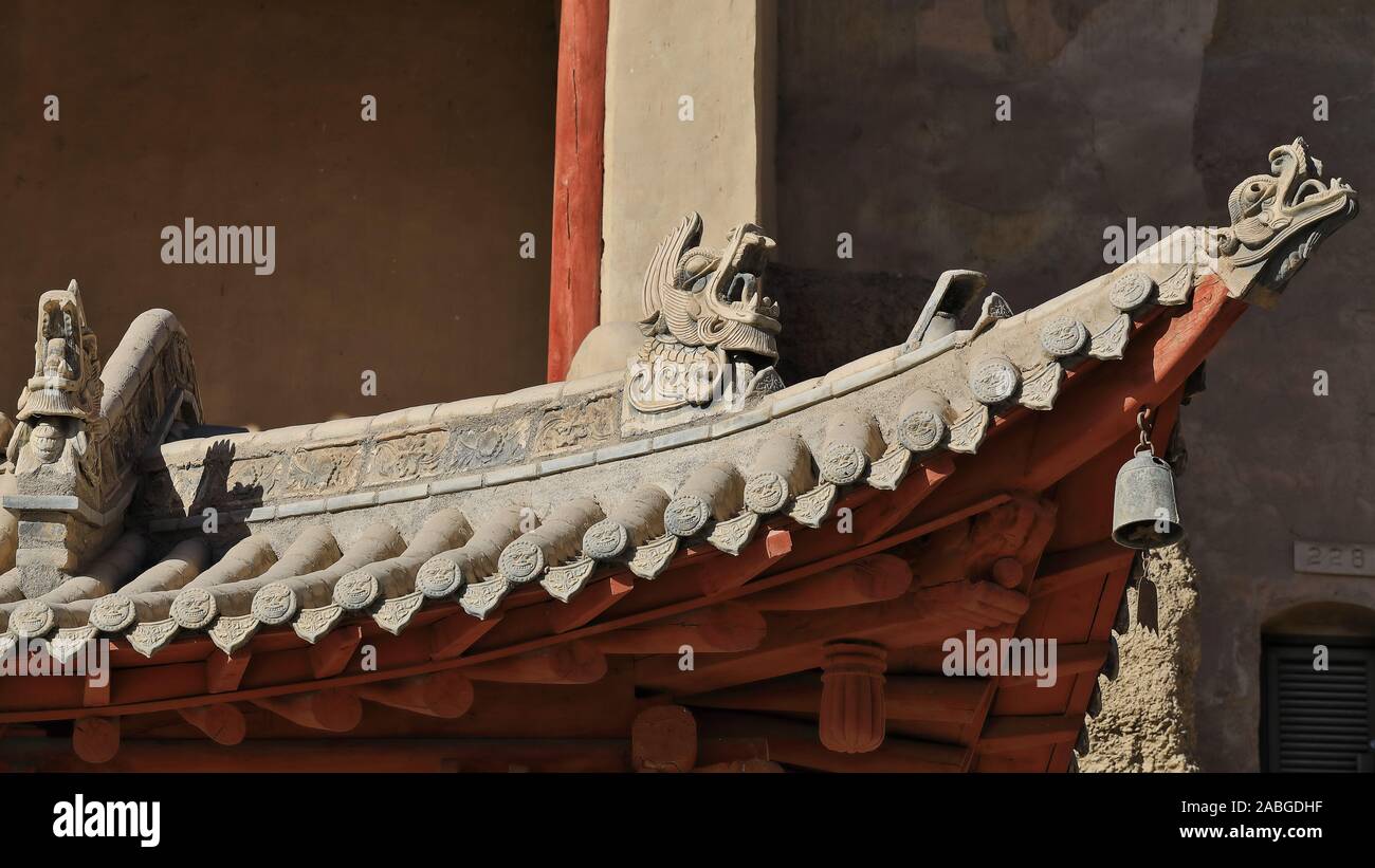Rooof eaves con draghi-9 portico in legno piani Mogao Cave 96-Dunhuang-Gansu-China-0606 Foto Stock