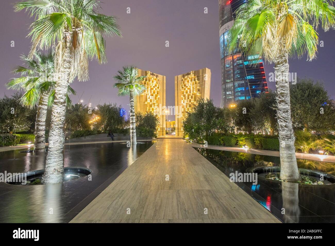 Vista della Costituzione un monumento all'interno di nuovo al parco Shaheed in Kuwait City Kuwait. Foto Stock