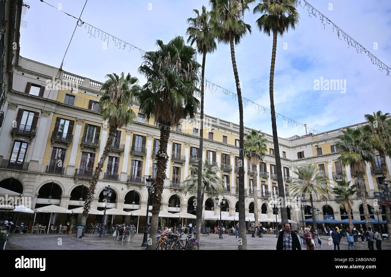 Placa Reial piazza appena fuori Las Ramblas nel quartiere Gotico, Barelona Foto Stock