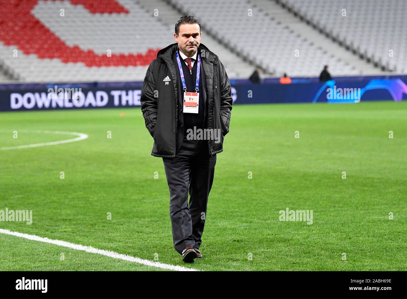 Lille, Francia. 27 Nov, 2019. Stade Pierre-Mauroy , Champions League stagione 2019 / 2020. Marc Overmars, durante la partita Lille OSC - Ajax. Credito: Pro scatti/Alamy Live News Foto Stock