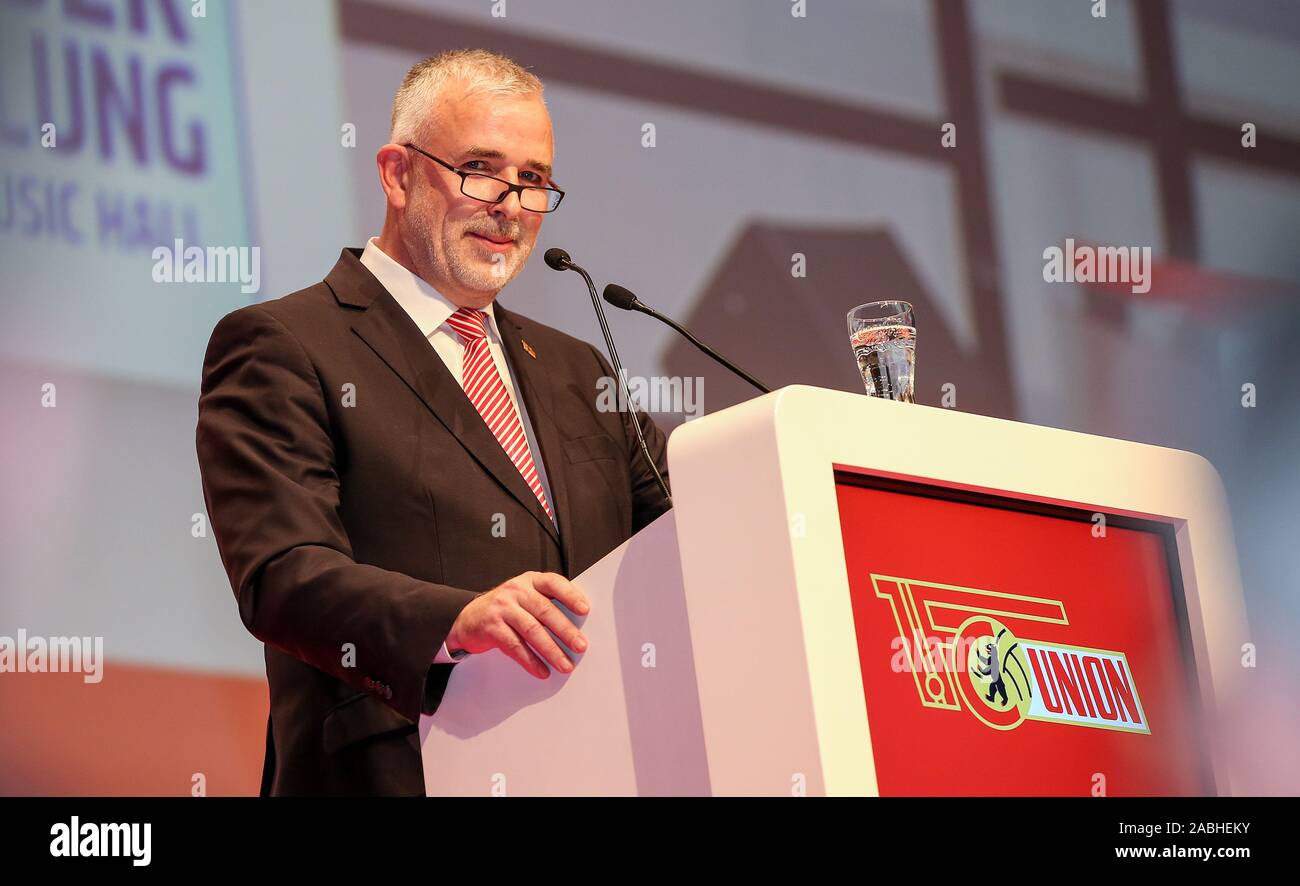 Berlino, Germania. 27 Nov, 2019. Assemblea generale 1FC EUROPEA Berlino, Verti Music Hall. Presidente Dirk Zingler parla ai membri. Credito: Andreas Gora/dpa/Alamy Live News Foto Stock