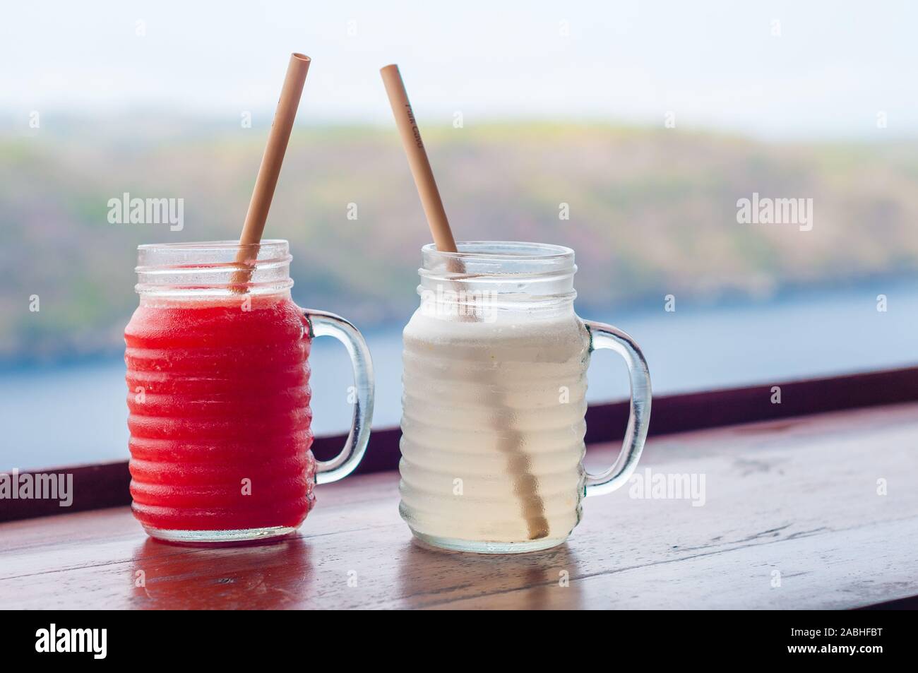 Succo di cocomero, il succo di lime, paglia di bambù, Bali, Indonesia Foto Stock