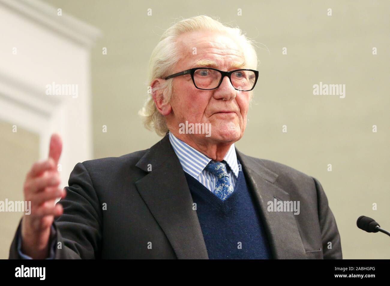 Londra, UK 27 Nov 2019 - conservatore ex vice primo ministro, signore Michael Heseltine, parla in De Vere Grand Connaught Rooms, Holborn, Londra centrale, al partito attivista e i membri dei media circa Brexit e la prossima elezione generale. Signore Michael Heseltine, supporta il gruppo del Partito europeo dei liberali democratici candidati, Sam e Gyimah Chuka Umunna che sono in piedi contro il partito conservatore su anti-Brexit manifesti. Credito: Dinendra Haria/Alamy Live News Foto Stock