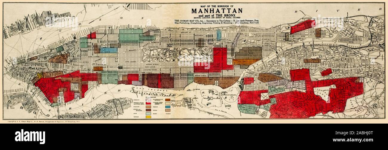 Mappa di Manhattan e parte del Bronx che mostra la posizione delle popolazioni razziali pubblicato 1920, riproduzione restaurata. In origine la mappa era un prodotto della paura che certi gruppi 'non assimilati' potessero avere simpatie sedimentose ("la paura rossa") al tempo della rivoluzione bolscevica in Russia . [Vedi anche una mappa simile di Manhattan]. Questa mappa è stata un'edizione commerciale basata sulle mappe del governo dello stato prodotte dal Comitato legislativo congiunto dello Stato di New York per indagare le attività sedimentose. Al giorno d'oggi, la mappa può essere vista come un riflesso del patrimonio etnico e migratorio della nazione. Foto Stock