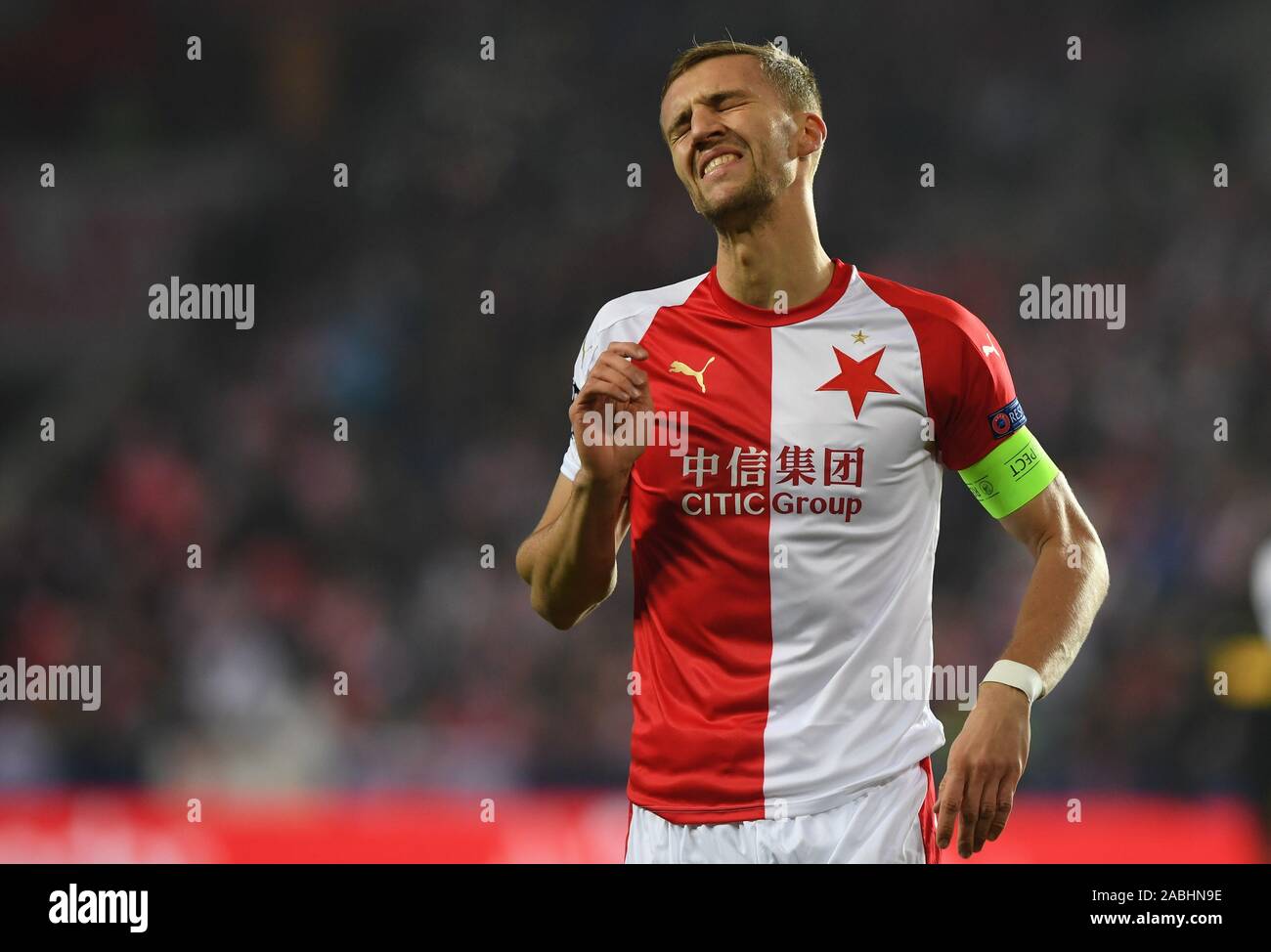 Praga, Repubblica Ceca. 27 Nov, 2019. Tomas Soucek di Slavia reagisce durante il calcio di Champions League quinto round Group F match Slavia vs Inter Milan a Praga Repubblica Ceca, Novembre 27, 2019. Credito: Michal Kamaryt/CTK foto/Alamy Live News Foto Stock