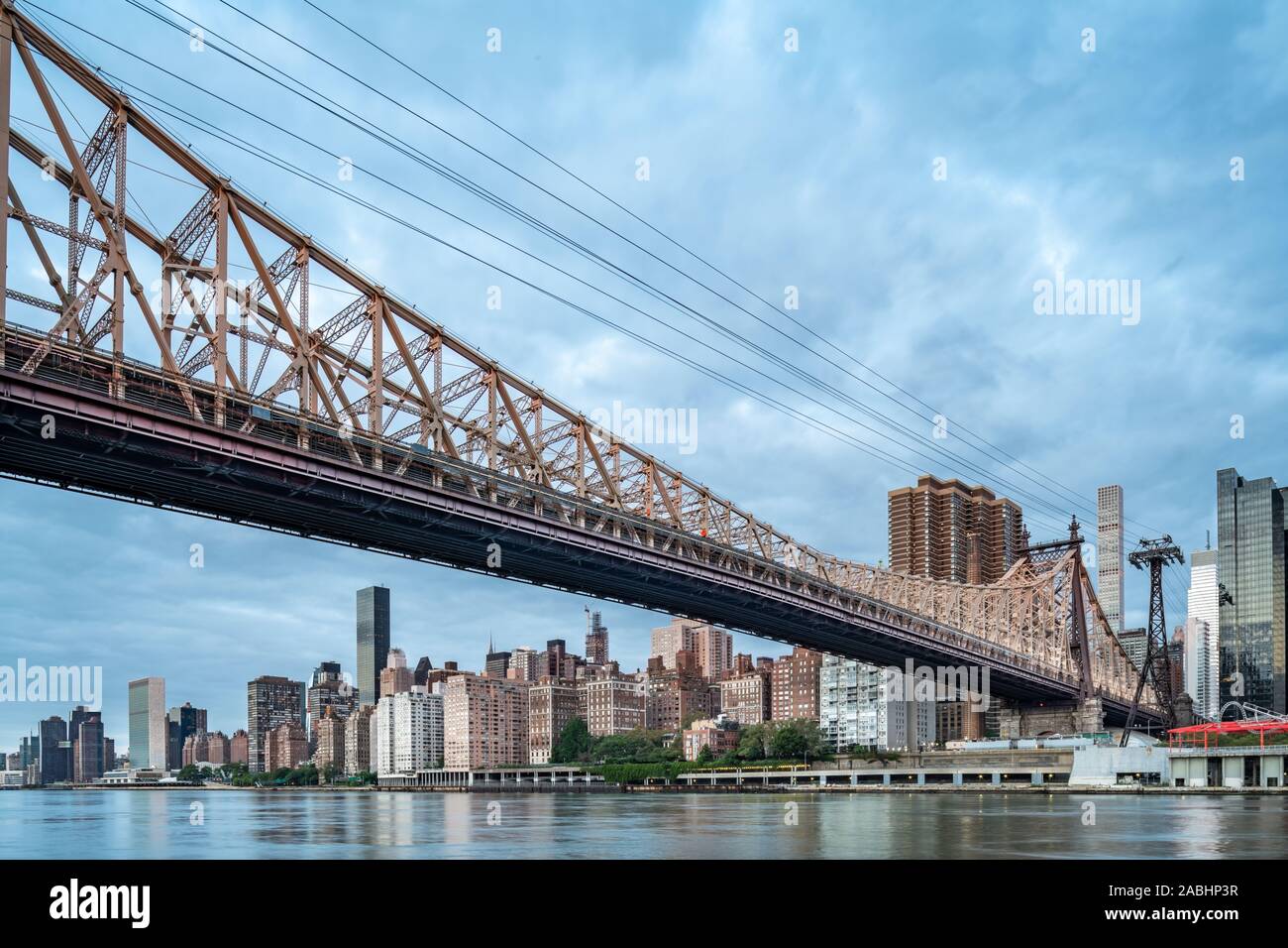 Immagine a colori ed Koch Queensboro Bridge in Manhattan, New York City, Stati Uniti d'America Foto Stock