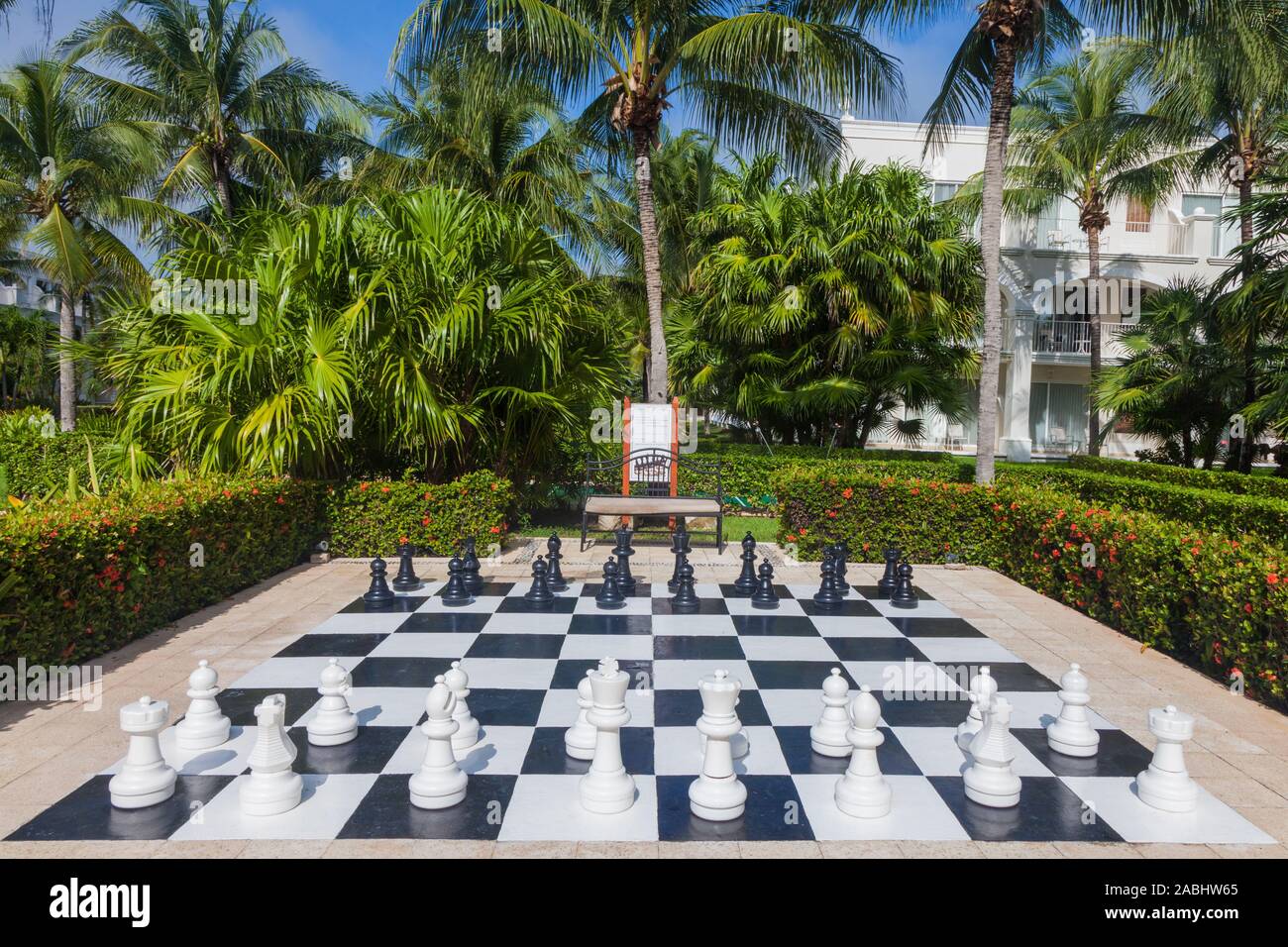 Scacchiera gigante per motivi di un resort di lusso sulla Riviera Maya del Messico nei pressi di Tulum Foto Stock