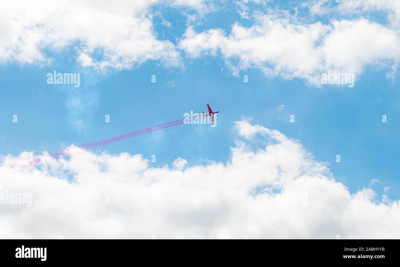 Aerei militari in volo, Fouga Magister CM170, acrobazia, air show, Parigi, Francia Foto Stock