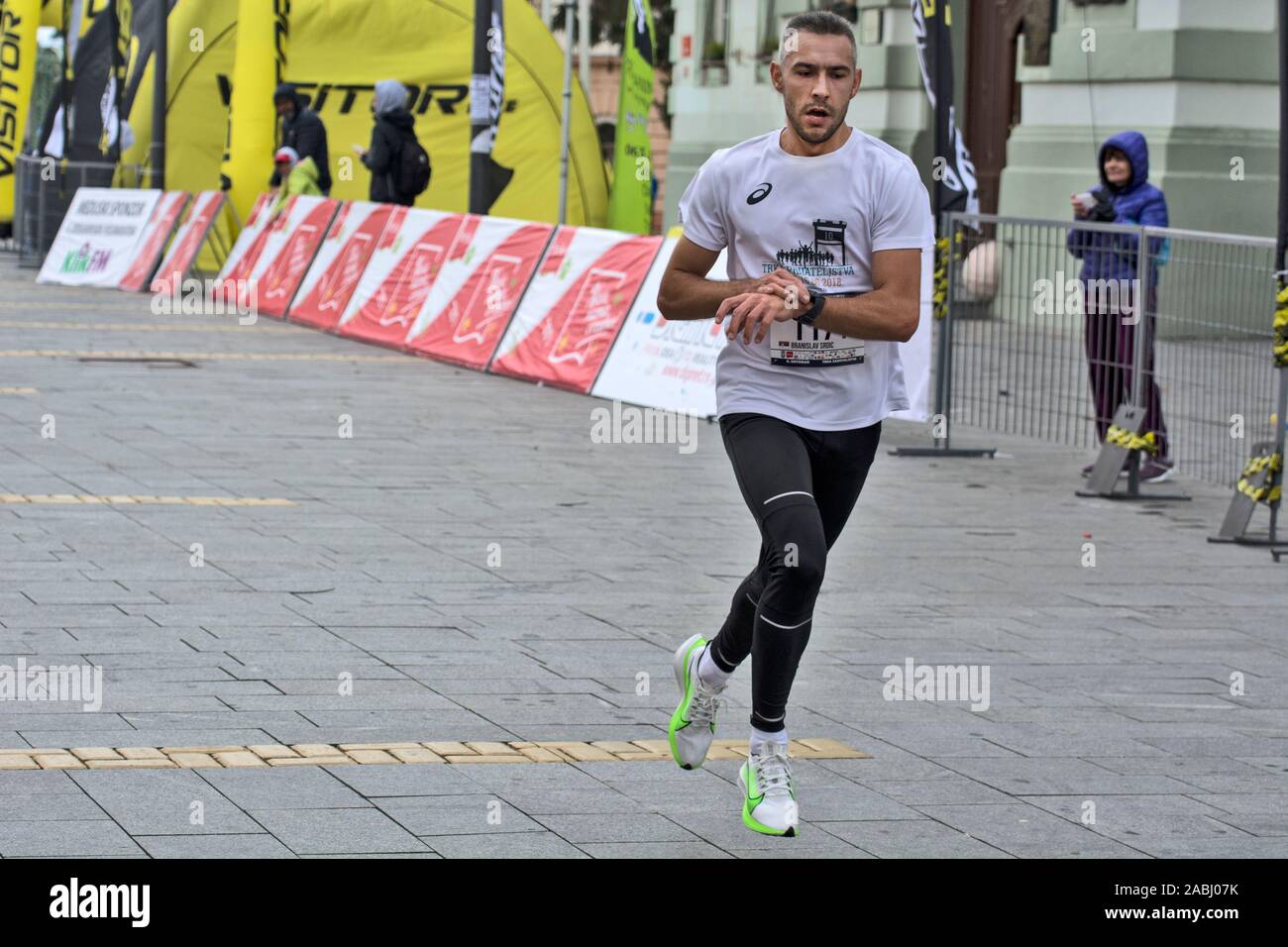 Di Zrenjanin, Serbia, Ottobre 06. 2019. Avvicinando all'obiettivo di uno dei partecipanti con successo nel 'piacere gara'. Prima di passare attraverso il Foto Stock