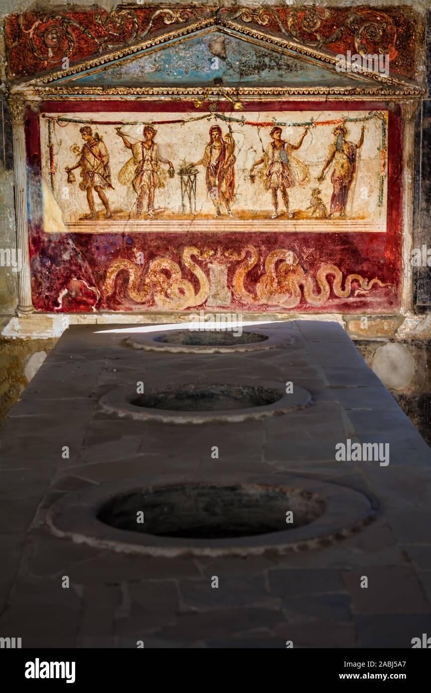 Le rovine di un antico bar vicino a Pompei in Italia. Foto Stock