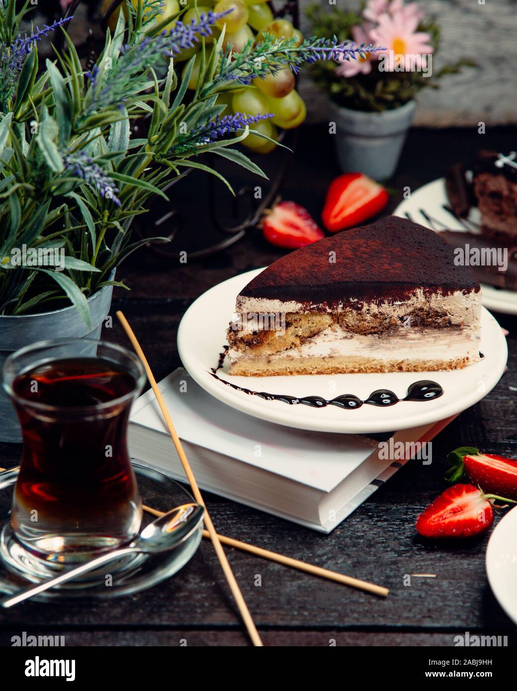 Chocolade torta sul tavolo Foto Stock