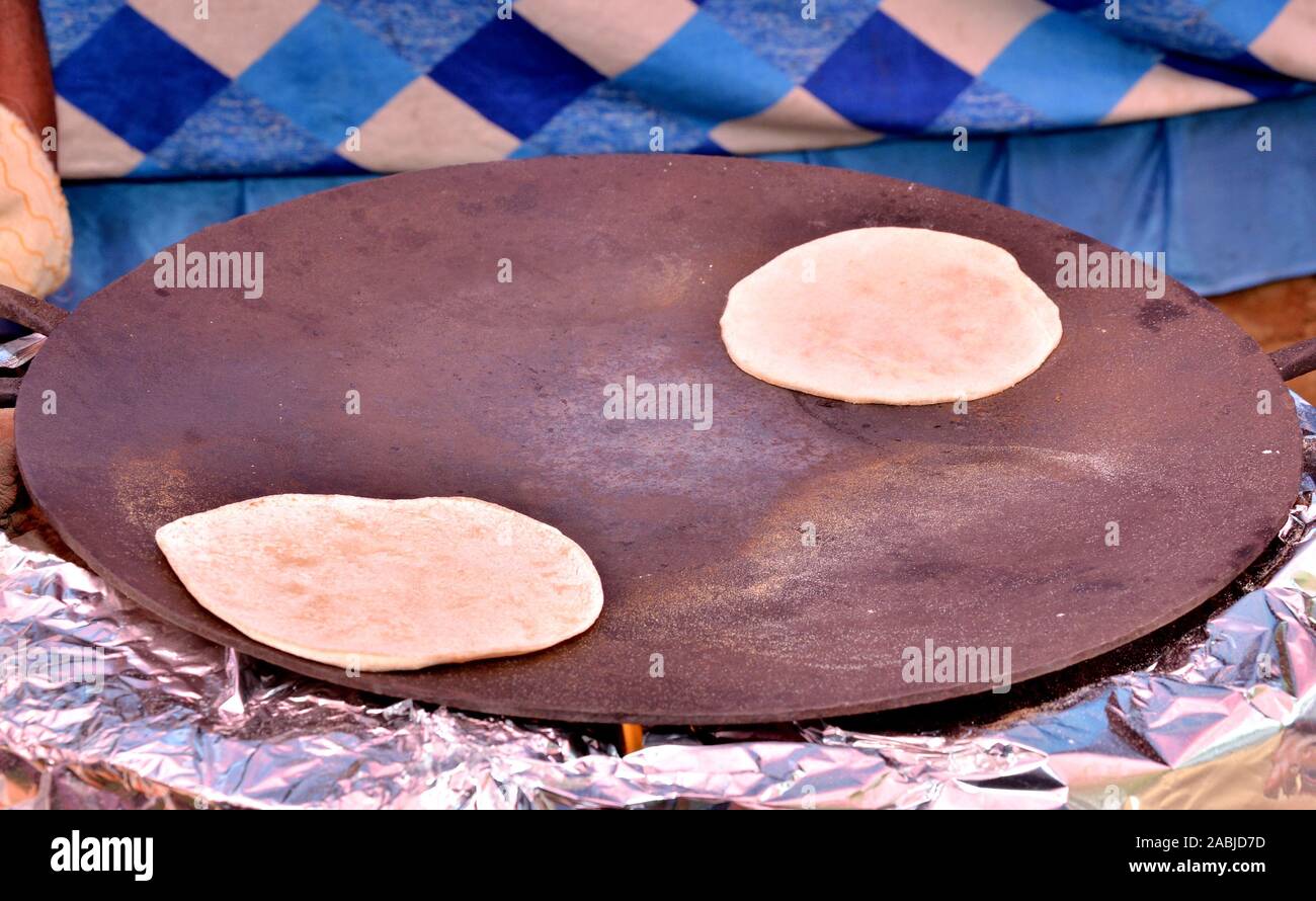 Tawa roti cibo indiano coppa circolare di arresto di pane Foto Stock