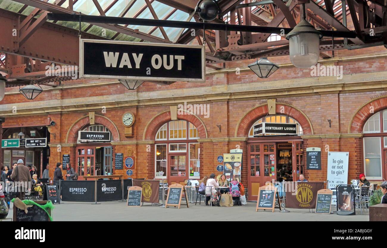 Uscita dalla stazione ferroviaria di Moor Street, Birmingham, West Midlands, Inghilterra, Regno Unito, stazione storica, B4 7UL Foto Stock