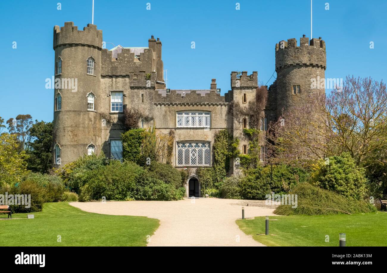 Il Castello di Malahide, Malahide, Co Dublin, Irlanda. Foto Stock