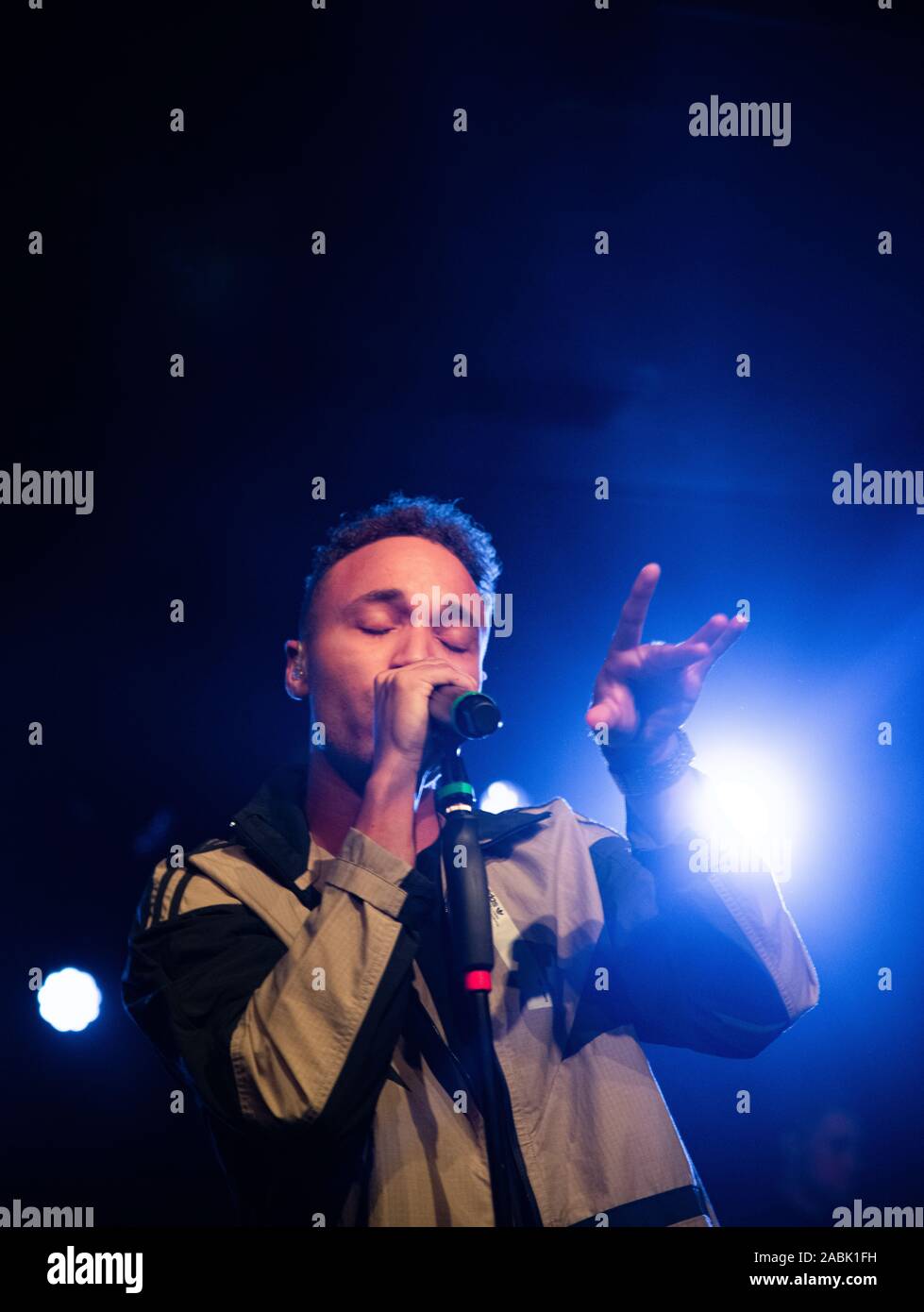 Copenhagen, Danimarca. 27 Nov, 2019. Il danese cantante e cantautore Alexander Oscar esegue un concerto dal vivo a VEGA in Copenhagen. (Photo credit: Gonzales foto/Nikolaj Bransholm/Alamy Live News). Foto Stock