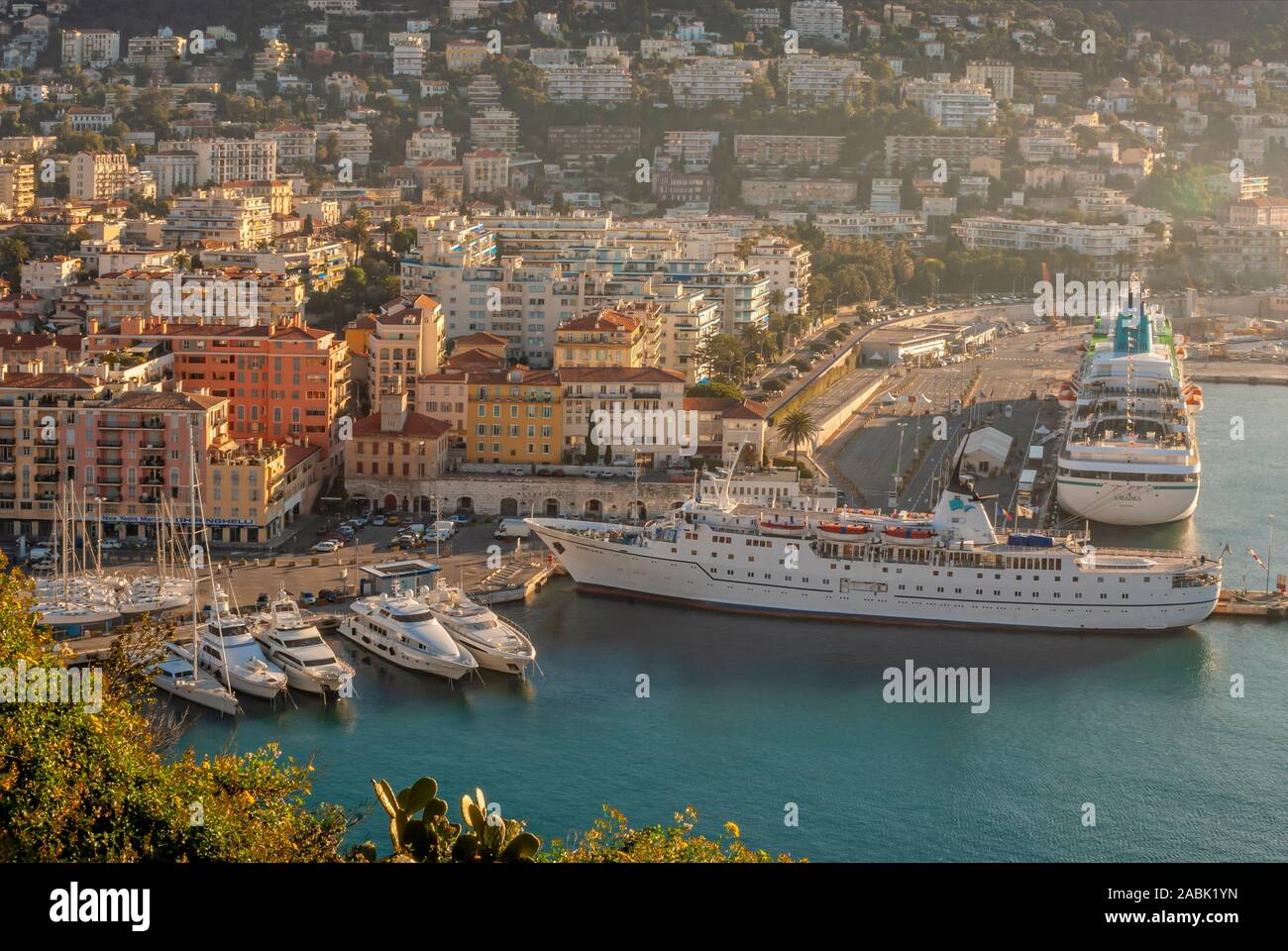 Navi da Crociera MS Amadea e MS Adriana nel porto di Nizza, Francia Foto Stock