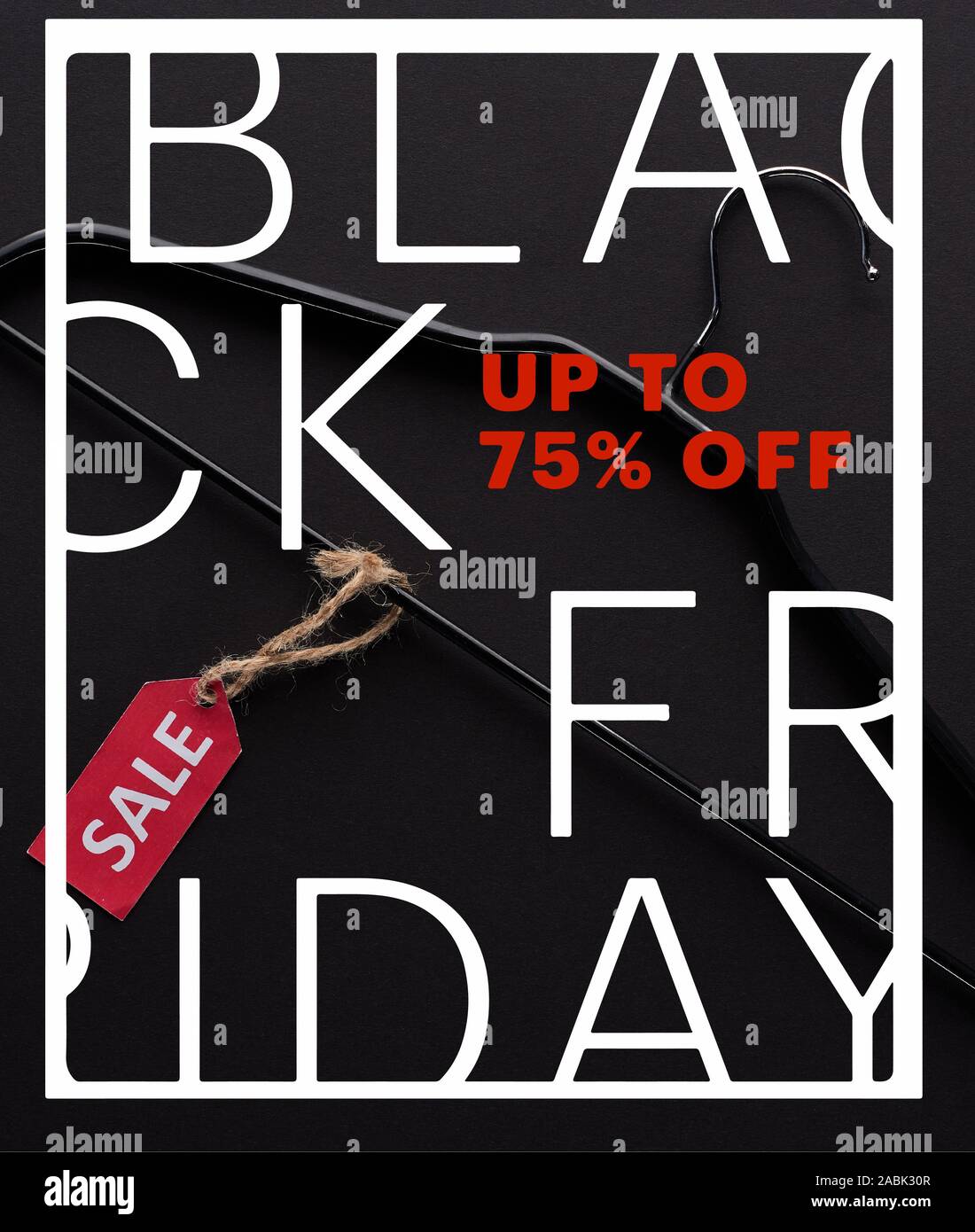 Vista superiore della bilancella con etichetta di vendita su sfondo nero con Venerdì nero, fino a 75 percento di illustrazione Foto Stock