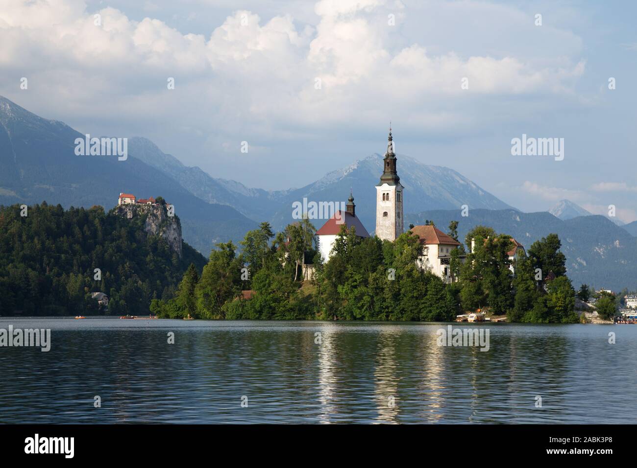 Parole chiave: Bled, lago, Slovenia, Castle Mountain, chiesa, Vista Isola Bella, europa, sky, sfondo, alpi, acqua, natura, punto di riferimento, idilliaco, la Foto Stock