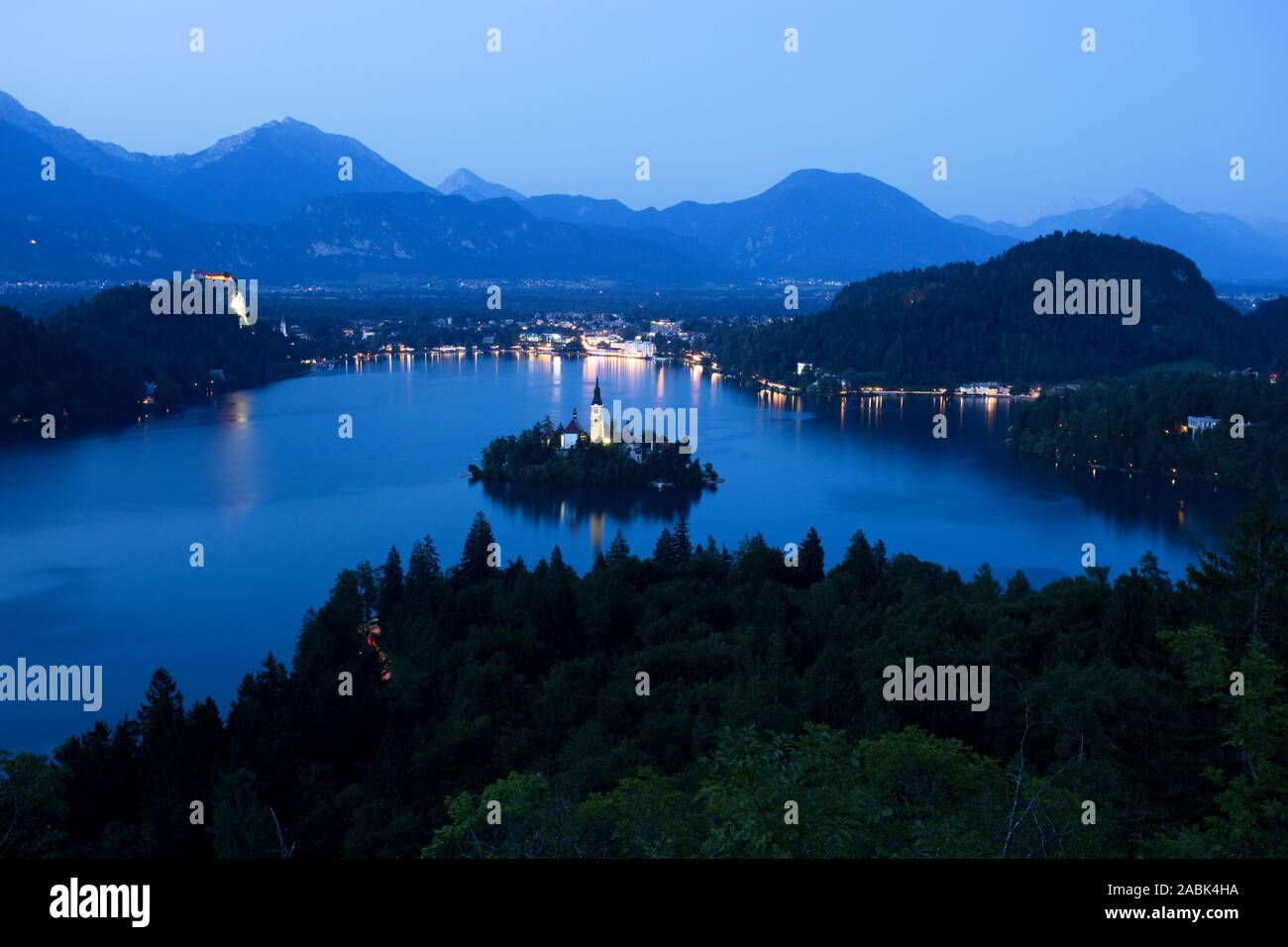 Parole chiave: Bled, lago, Slovenia, Castle Mountain, chiesa, Vista Isola Bella, europa, sky, sfondo, alpi, acqua, natura, punto di riferimento, idilliaco, la Foto Stock