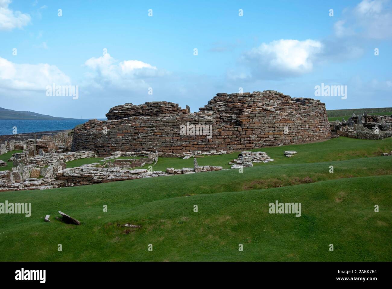 Conservate rovine Età del Ferro Broch di Gurness Aikerness Evie terraferma Isole Orcadi Scozia Regno Unito vista esterna Historic Scotland archeologia archaeolo Foto Stock