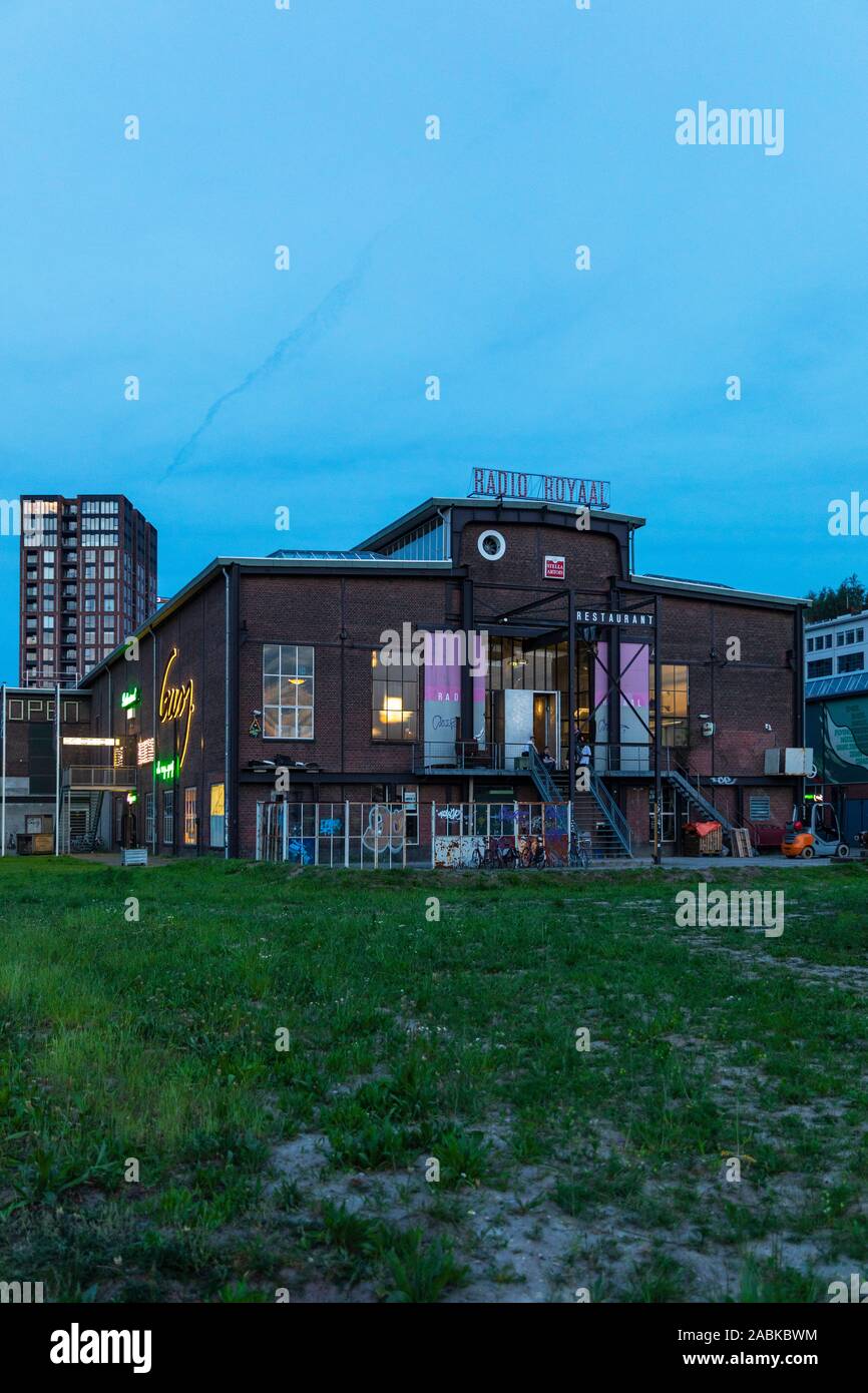 Eindhoven, Paesi Bassi, 1 giugno 2019. La parte esterna del vecchio motore industriale camera, ora un ristorante Royaal Radio accanto alla Ketelhuiplein su Foto Stock