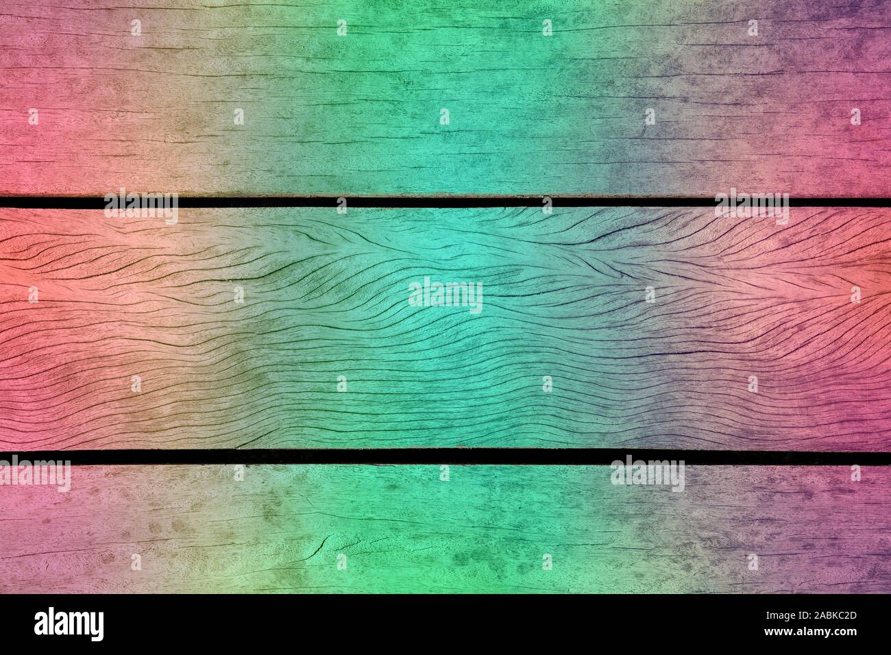 A grana di legno tavole texture con un effetto arcobaleno sfondo multicolore, pastelli, gradiente luminoso su un disco di legno di superficie del materiale. Bellissimo modello, Foto Stock