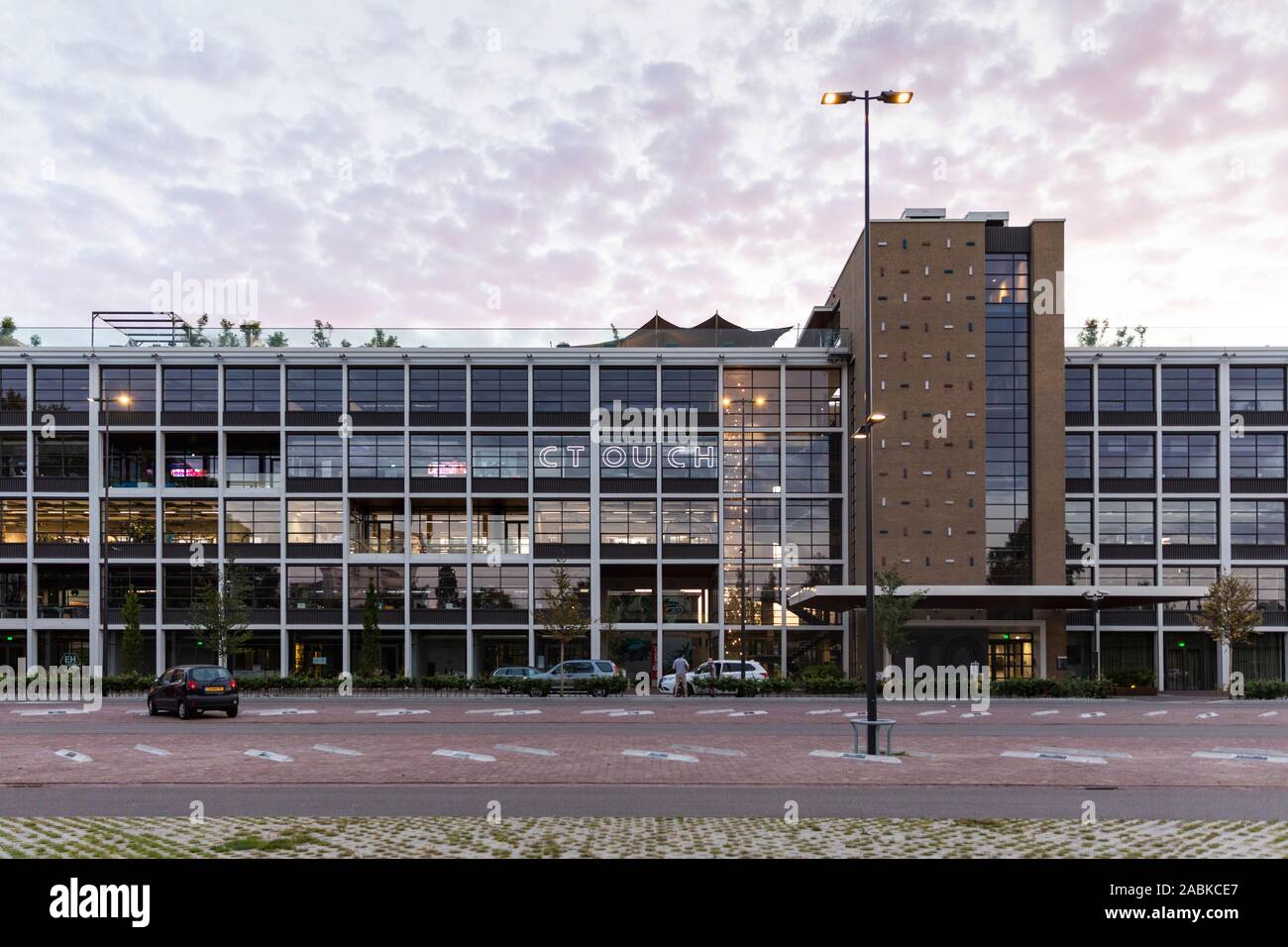 Eindhoven, Paesi Bassi, 30 giugno 2019. La vista frontale della facciata e la parte esterna della nuova architettura TQ edificio sulla prossima district str Foto Stock