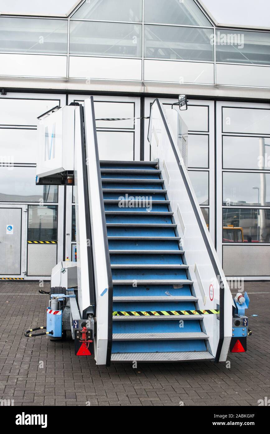 Scale passeggeri all'aeroporto di Monaco di Baviera. [Traduzione automatizzata] Foto Stock