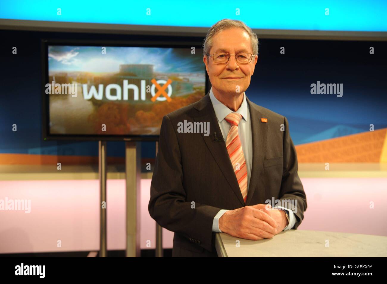 Klaus Buchner, nationwide top candidato del ÖDP, in un broadcast di elezione del Bayerischer Rundfunk (BR) in Unterföhring. [Traduzione automatizzata] Foto Stock