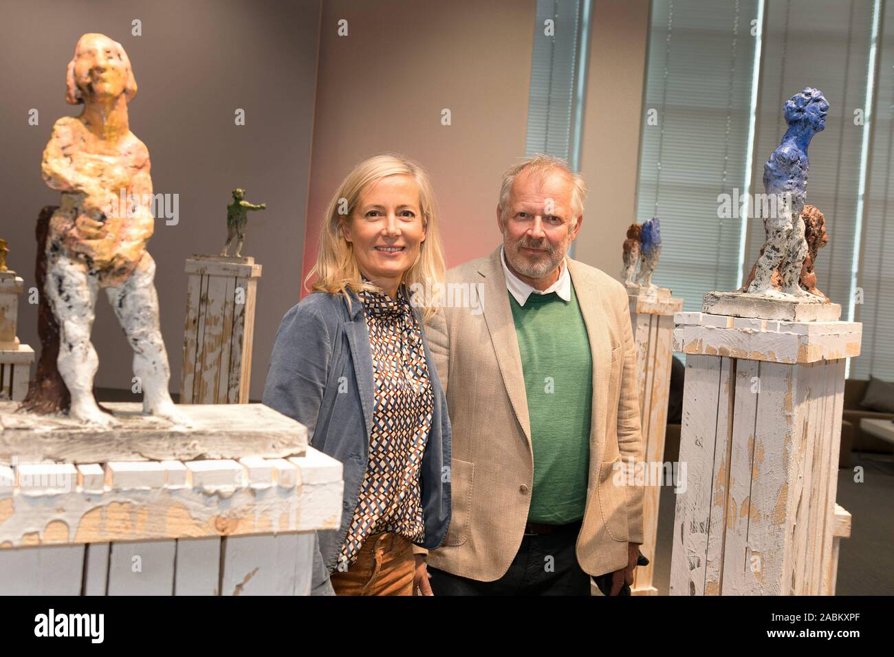 Attore Axel Milberg e sua moglie Judith Milberg (storico dell arte) presso la SZ-Kultursalon nell'ex Gelddruckhalle di Giesecke Devrient in Prinzregentenstrasse a Monaco di Baviera. [Traduzione automatizzata] Foto Stock